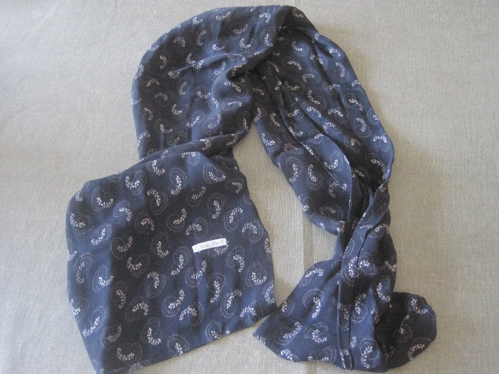 magnifique écharpe Oliver Strelli, Vêtements | Femmes, Bonnets, Écharpes & Gants, Enlèvement ou Envoi, Comme neuf, Écharpe