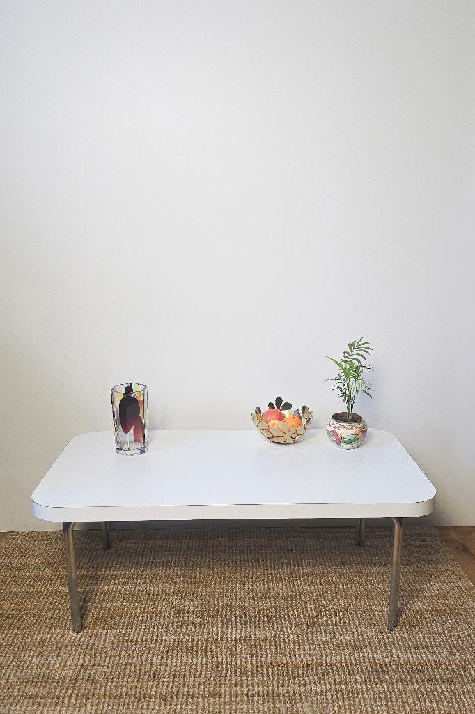 Table de salon - Années 1970 - chrome et bois - blanc, 100 à 150 cm, Moins de 50 cm, Enlèvement ou Envoi, Comme neuf