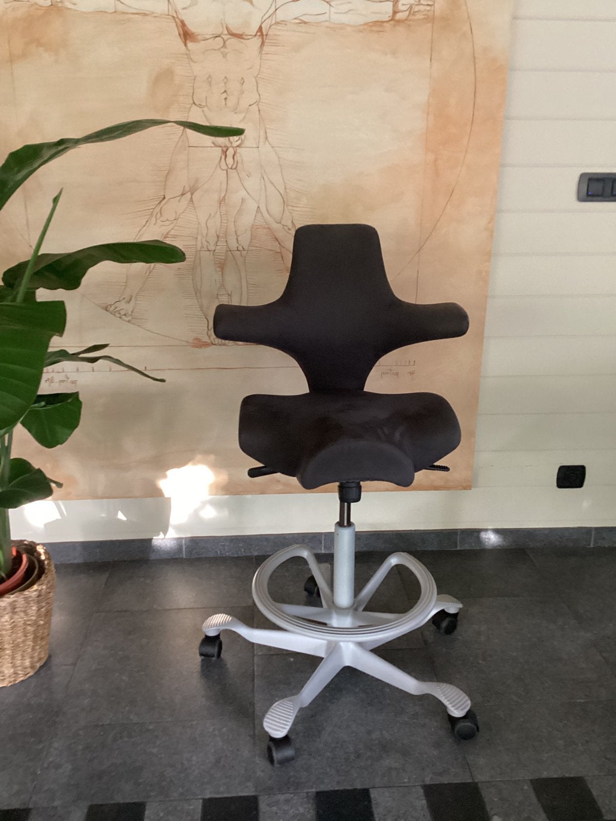 HÅG Capisco ergonomische zadelstoel Hoog model (nieuw €1600), Huis en Inrichting, Ophalen, Zo goed als nieuw, Grijs, Bureaustoel