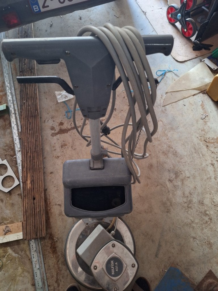 schrobmachine Nilfisk, Enlèvement, Utilisé, Machine de nettoyage à brosse