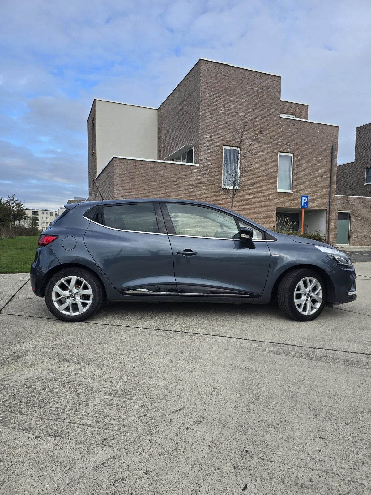 Renault clio Limited Edition 2019!, Auto's, Voorwielaandrijving, Stof, Blauw, Handgeschakeld
