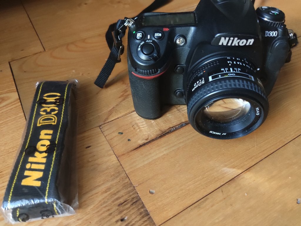 Nikon D300, TV, Hi-fi & Vidéo, Sans zoom optique, Enlèvement ou Envoi, 12 mégapixels, Manuel