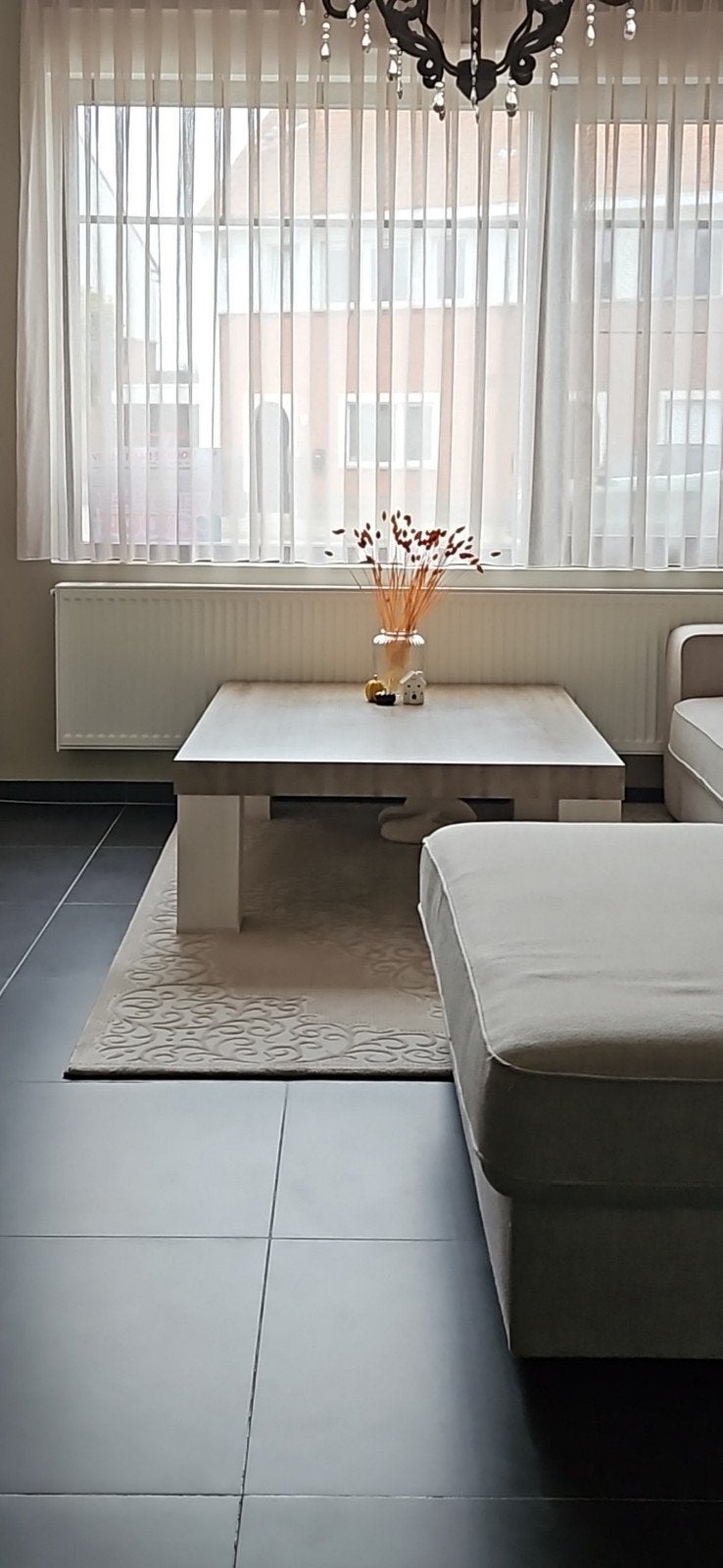 Beige salontafel, Immo