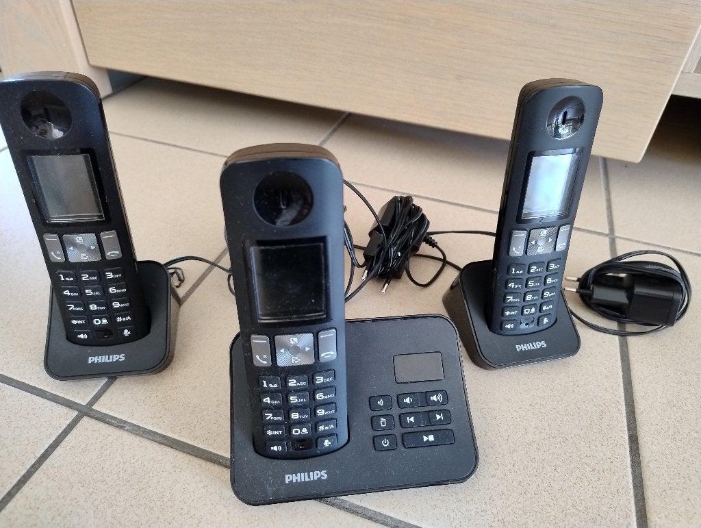 Philips draagbare telefoons D605 TRIO, Ophalen of Verzenden, Zo goed als nieuw, 3 handsets