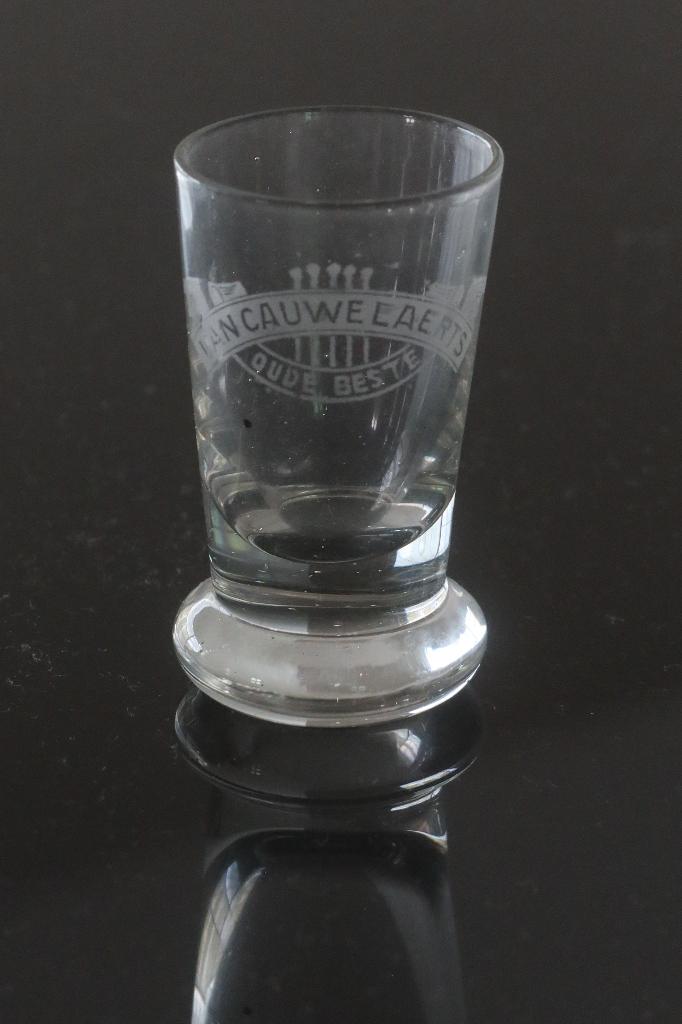 Van Cauwelaert's - oude beste, Collections, Verres & Petits Verres, Enlèvement, Comme neuf