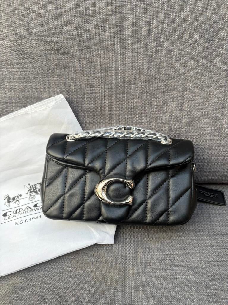 Zwarte coach schoudertas met zilveren ketting, Ophalen of Verzenden, Zo goed als nieuw, Zwart