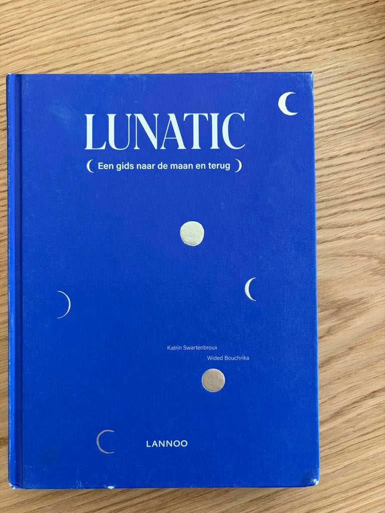 Lunatic. Gids over de maan, Ophalen, Zo goed als nieuw