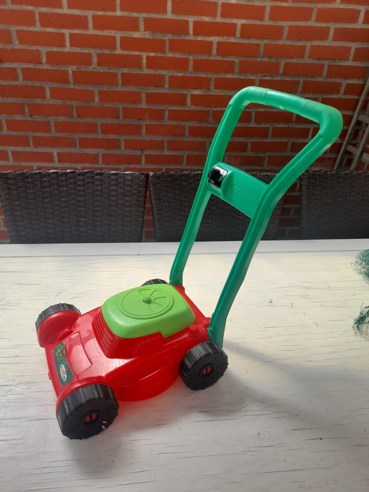 Speelgoed grasmaaier, Ophalen