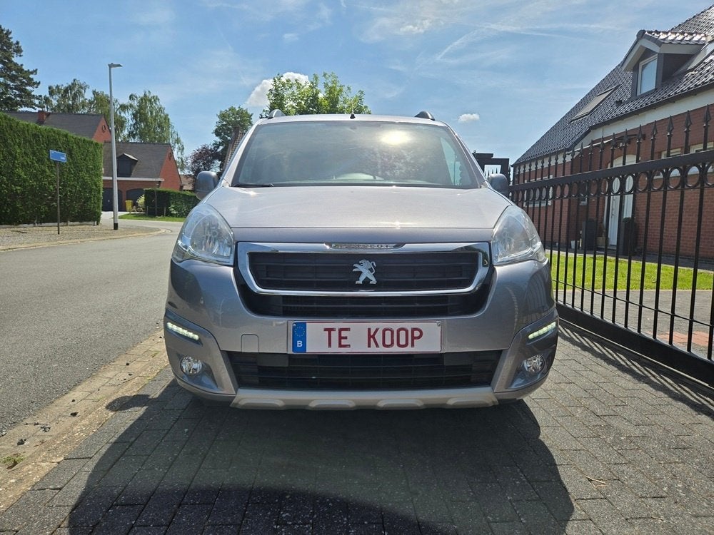 Peugeot Partner Tepee Style 1.2 PureTech, Autos, Peugeot, Euro 6, Entreprise, Garantie prolongée, Boîte manuelle