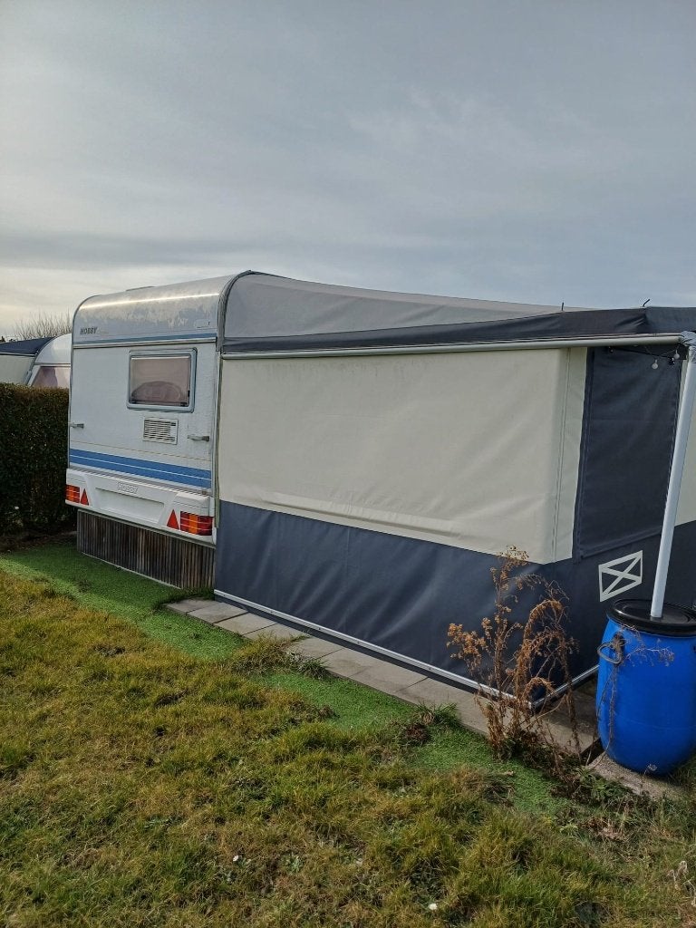 Caravan met voortent en bijzettentje, Caravanes & Camping, Caravanes, Particulier, jusqu'à 4, Siège de train, Hobby, Enlèvement