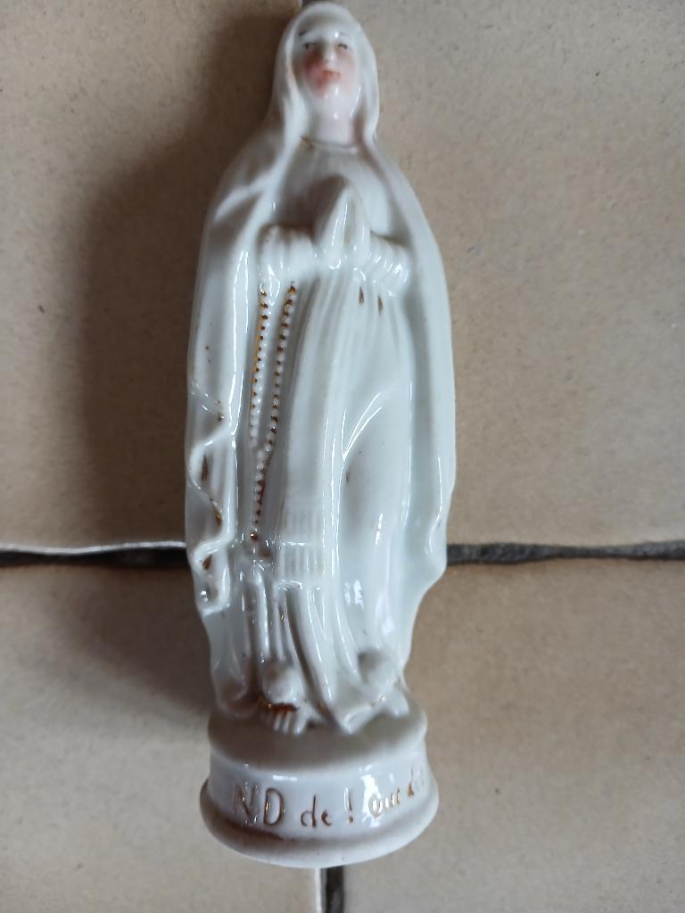 Statuette (Notre Dame de Lourdes) 9, Antiek en Kunst, Antiek | Religieuze voorwerpen, Ophalen of Verzenden