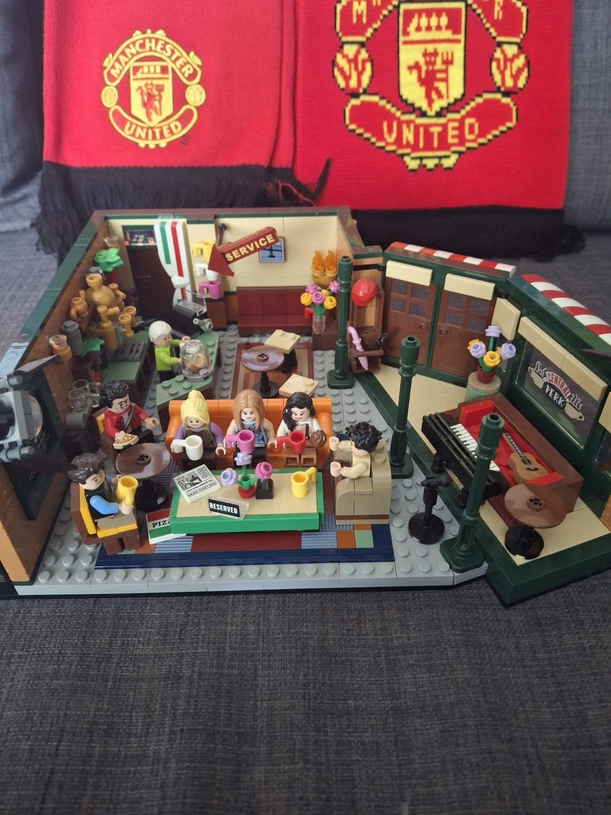 lego friends central perk, Lego, Ensemble complet, Friends, Comme neuf