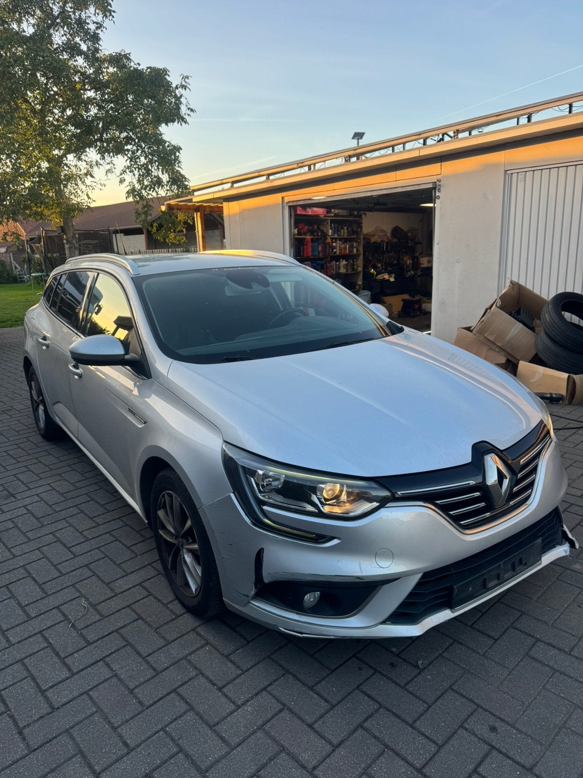 Renault Megane 2017 1.5dci euro 6 dégâts, Autos, Achat, Euro 6, Entreprise, Boîte manuelle
