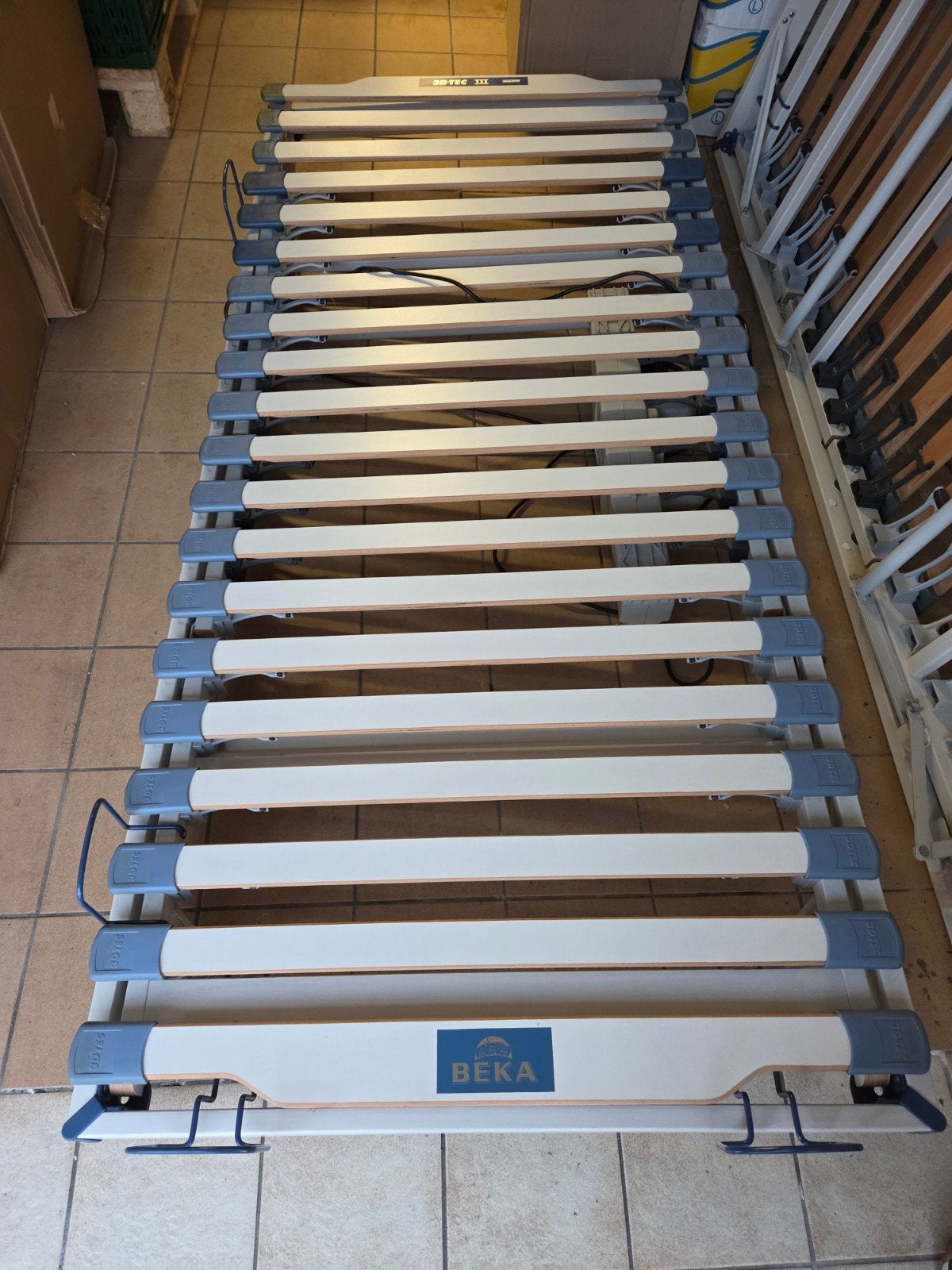 2 elektrische lattenbodems Beka, 90x200, Ophalen