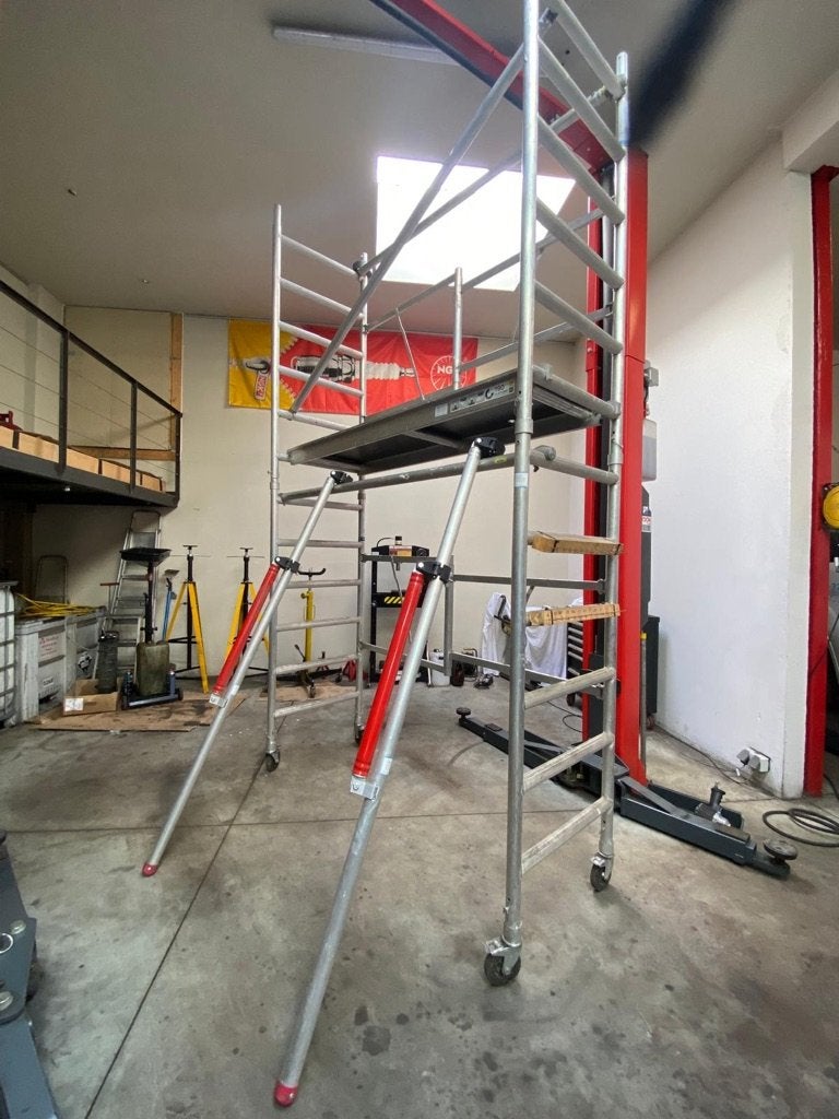 TE HUUR Stelling 4.70m hoog regio Sint-Niklaas, Enlèvement, Comme neuf, Échafaudage fixe ou roulant, 2 à 5 mètres