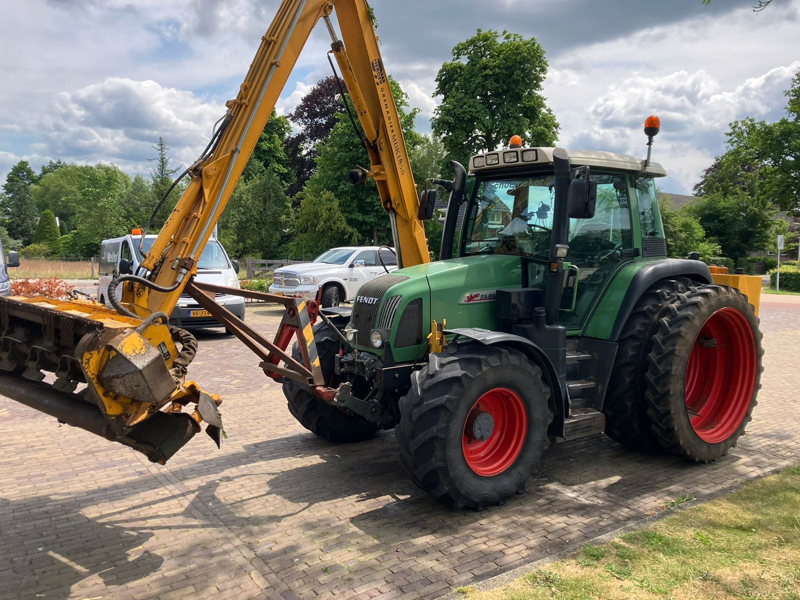 Fendt 412 vario met Herder maaiarm, Zakelijke goederen, Landbouw | Tractoren, Ophalen, Gebruikt, 120 tot 160 Pk, Fendt