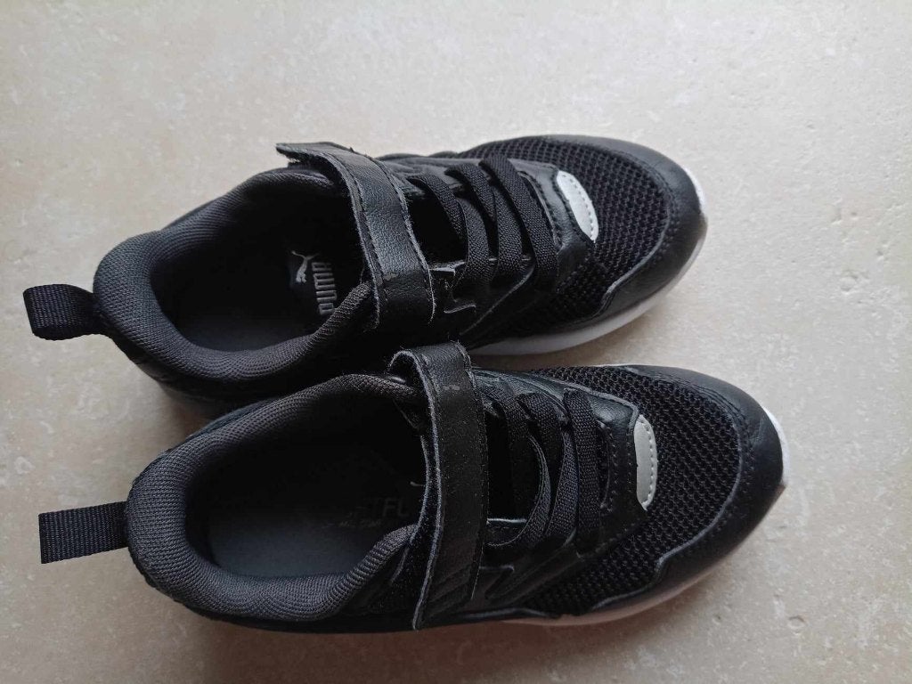 Puma sportschoenen maat 30, Kinderen en Baby's, Kinderkleding | Schoenen en Sokken, Ophalen, Sportschoenen