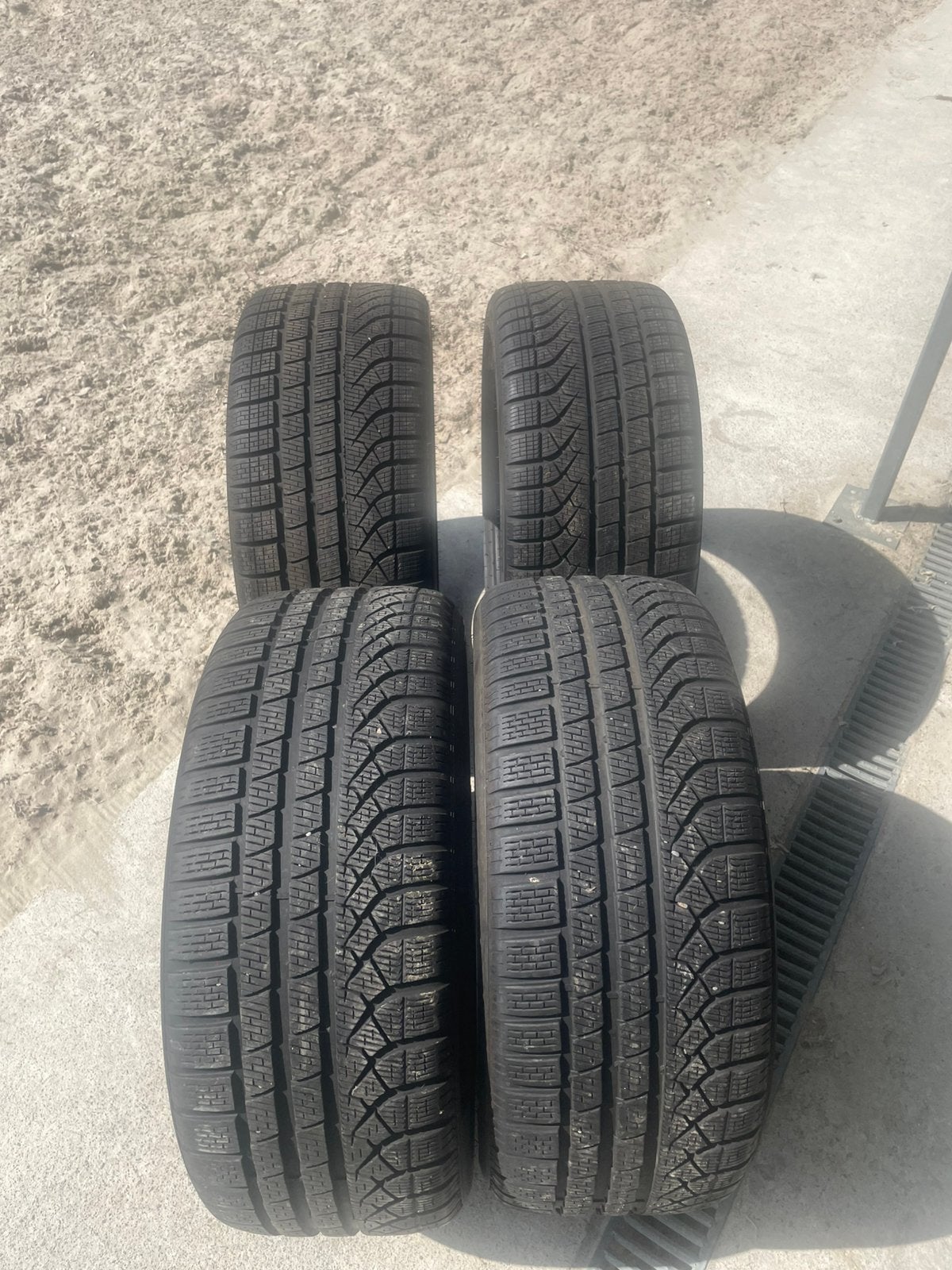Pirelli P Zero R19 winterbanden breedset, 285 mm, Winterbanden, Band(en), Ophalen