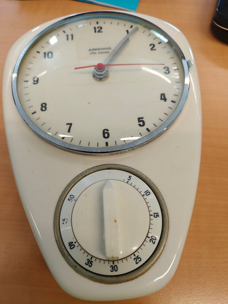 Retroklok, Ophalen