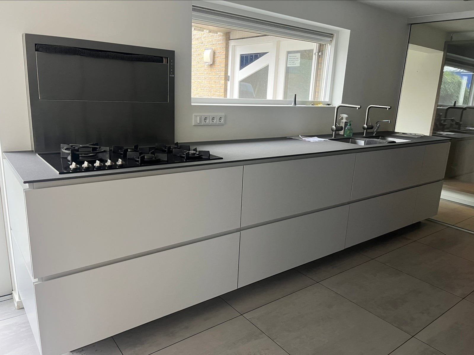 Cuisine complète., Maison & Meubles, Cuisine | Cuisines complètes, Utilisé, Cuisine à mur double, Blanc, Granit ou Pierre, Sans poignée