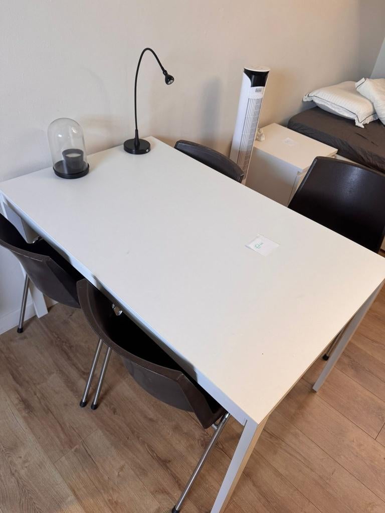 Table extensible IKEA VIHALS + 4 chaises, Enlèvement, Utilisé