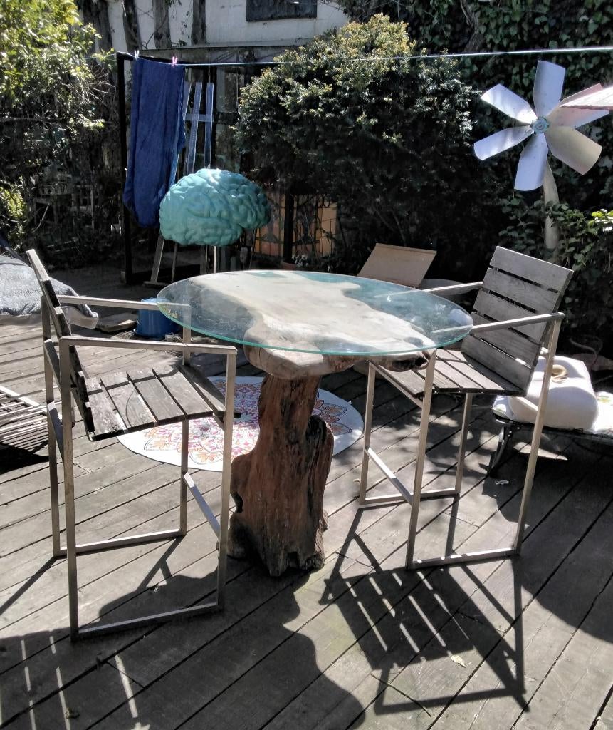 Tuin boomstam bar tafel met glas en twee barkrukken, Tuin en Terras, Ophalen, Gebruikt, Aluminium