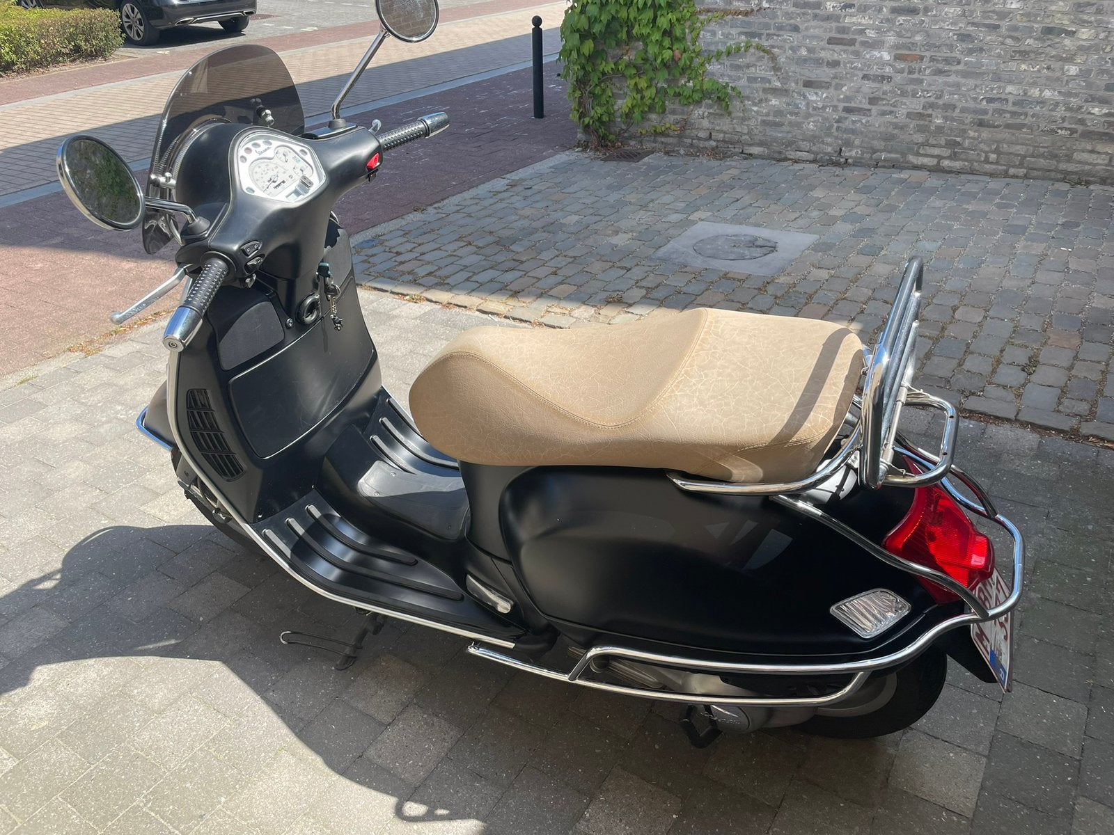 Vespa GTS Piaggio 125cc noir mat, Autres modèles, 125 cm³, Comme neuf, Classe B (45 km/h)