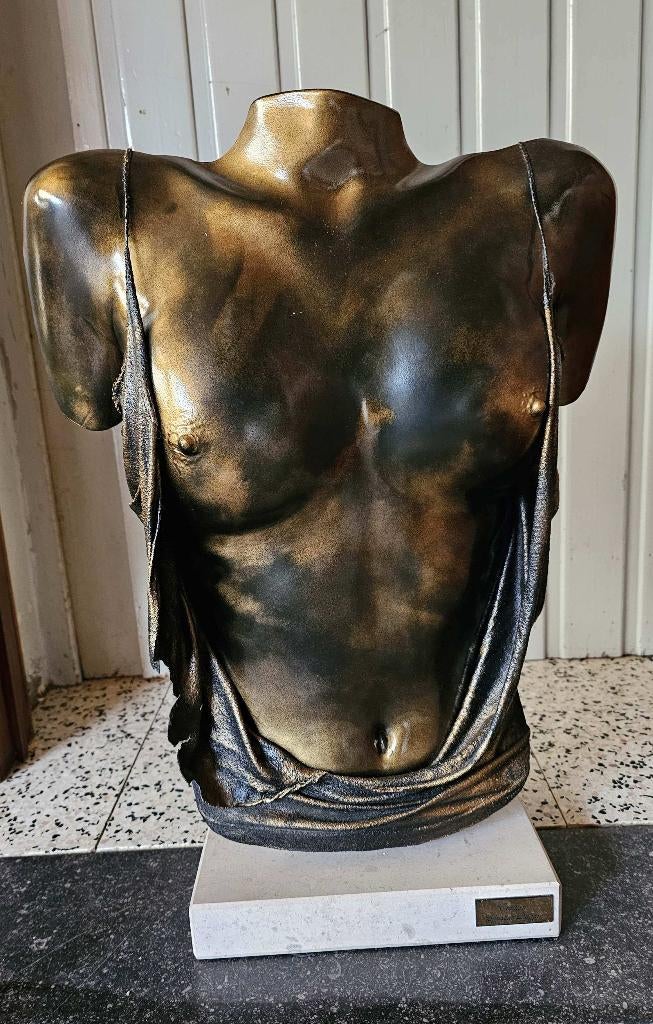 Buste van kunstenaar Christian Defays, Ophalen