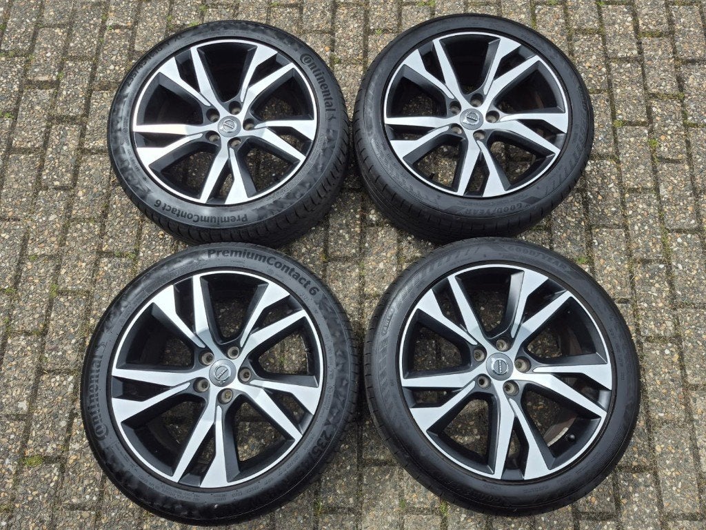 Volvo R-Design originele velgen + Continental zomerbanden, Ophalen, 18 inch, Banden en Velgen, 235 mm