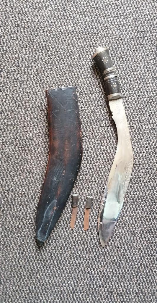 Kukri ancien, Envoi