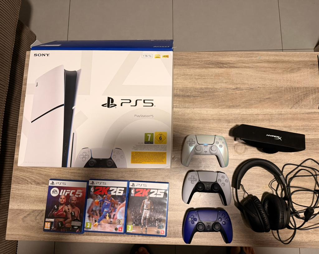 Playstation 5 slim  1TB Disk Versie + 2 controllers, Enlèvement ou Envoi, Comme neuf