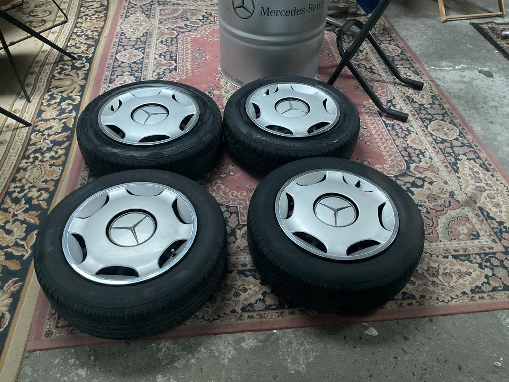 Mercedes W124 - set de jantes/couvre-roues, Enlèvement, Utilisé