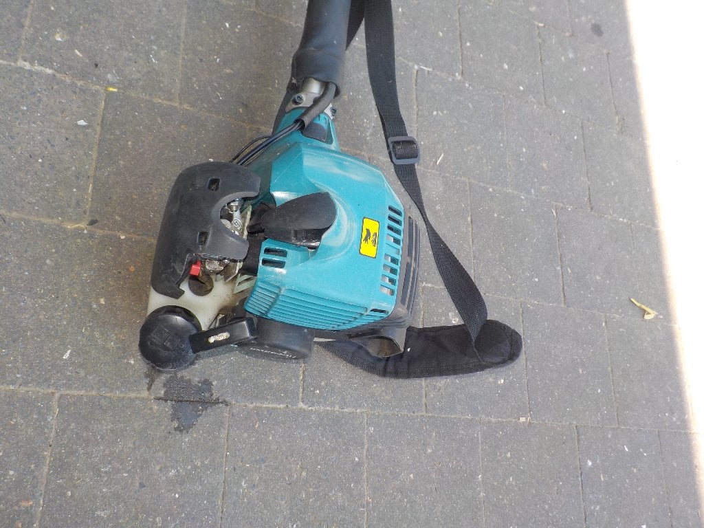 Kantenmaaier Makita voor opmaak / onderdelen, Tuin en Terras, Bosmaaiers, Ophalen