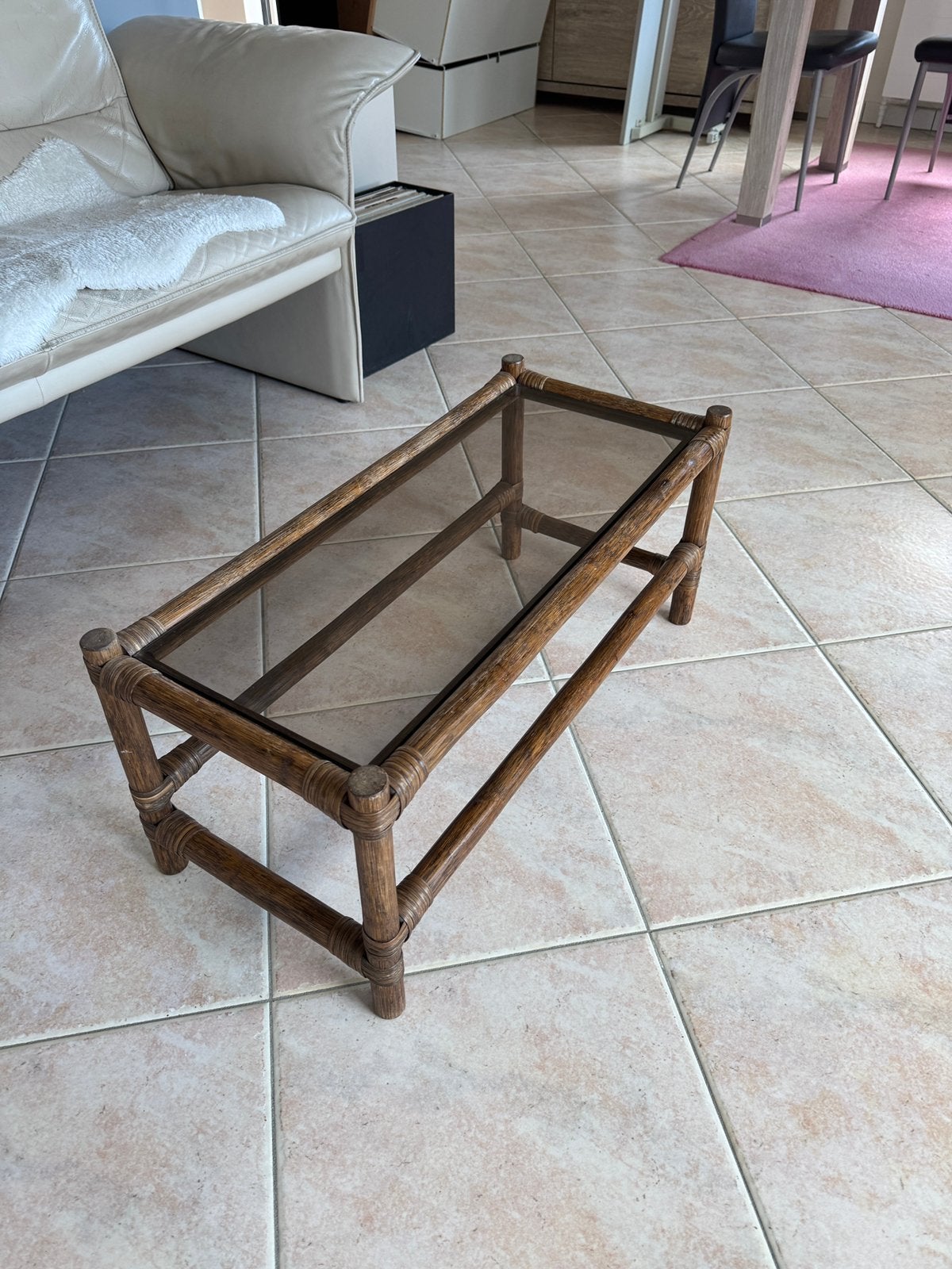 Rotan salontafel met gerookt glas , 35 euro, Huis en Inrichting, Ophalen, Zo goed als nieuw, Glas