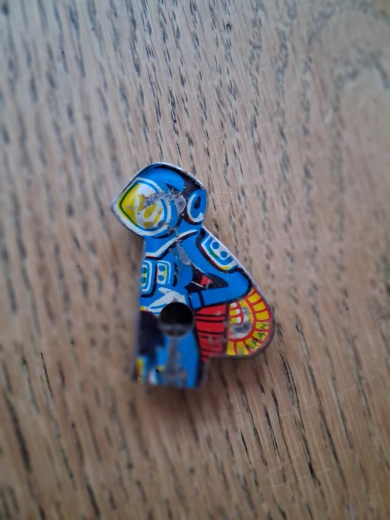 Ancien petit sifflet 
Made in japon, Enlèvement ou Envoi