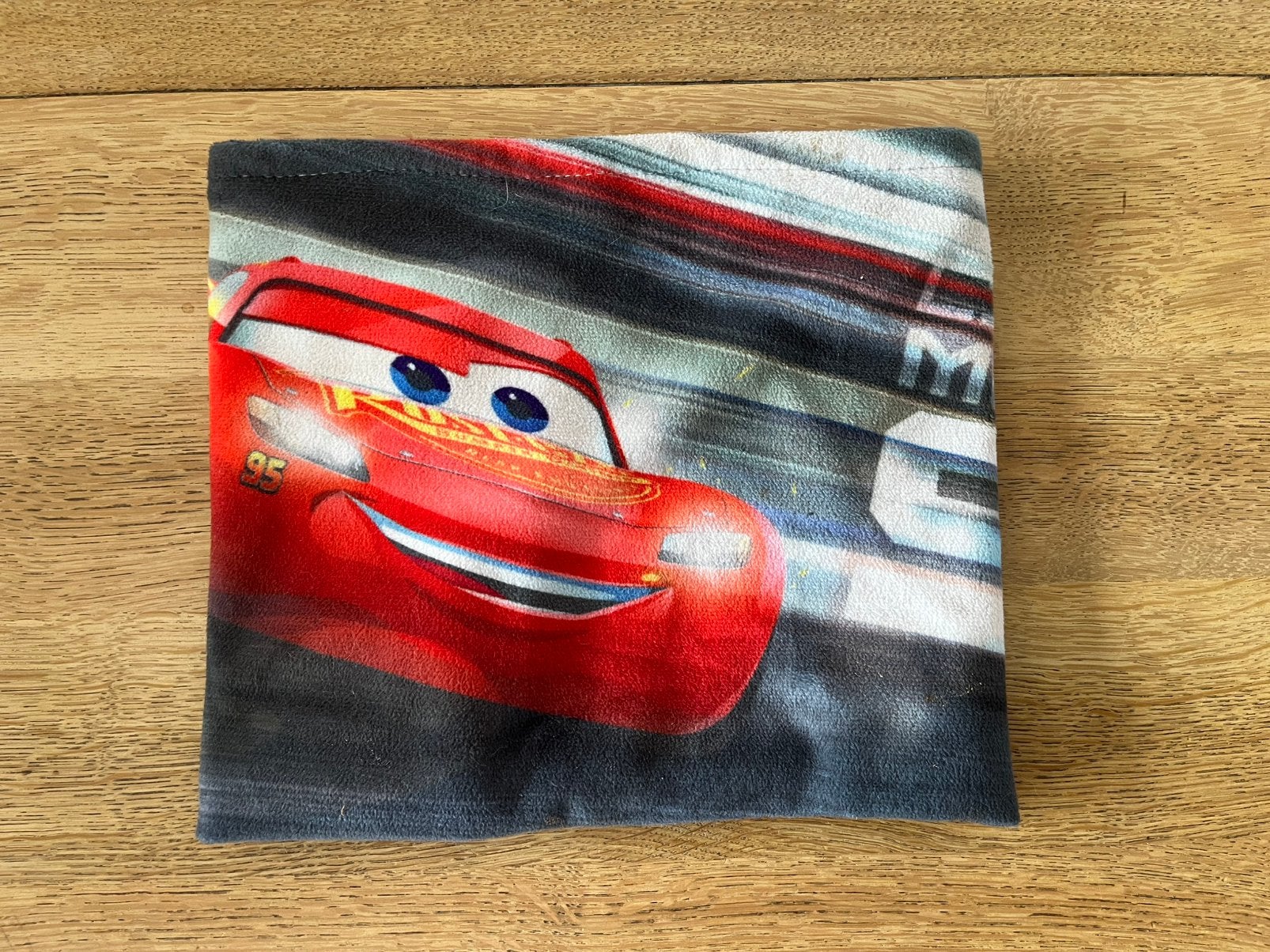 Écharpe Cars Lighting McQueen, Enlèvement ou Envoi, Comme neuf, Écharpe