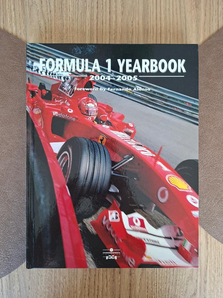 F1 Yearbook 2004-2005 hardcover, Boeken, Auto's | Boeken, Chronosports, Ophalen of Verzenden, Zo goed als nieuw, Overige merken