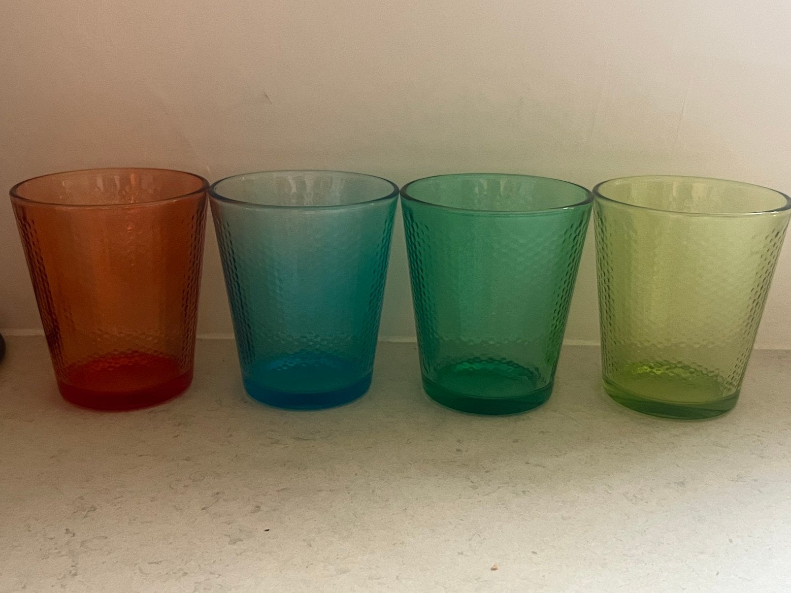 9 gekleurde glazen, Enlèvement, Neuf