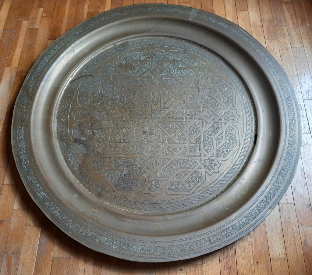 Plateau marocain cuivre ciselé mains 100cm - VINTAGE, Antiquités & Art, Enlèvement, Cuivre