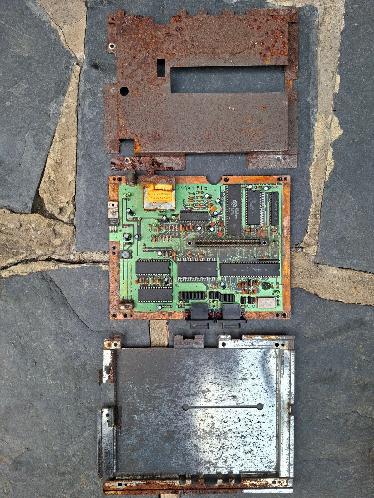Carte mère + 2 caches métal de la console sega master system, Enlèvement ou Envoi, Console