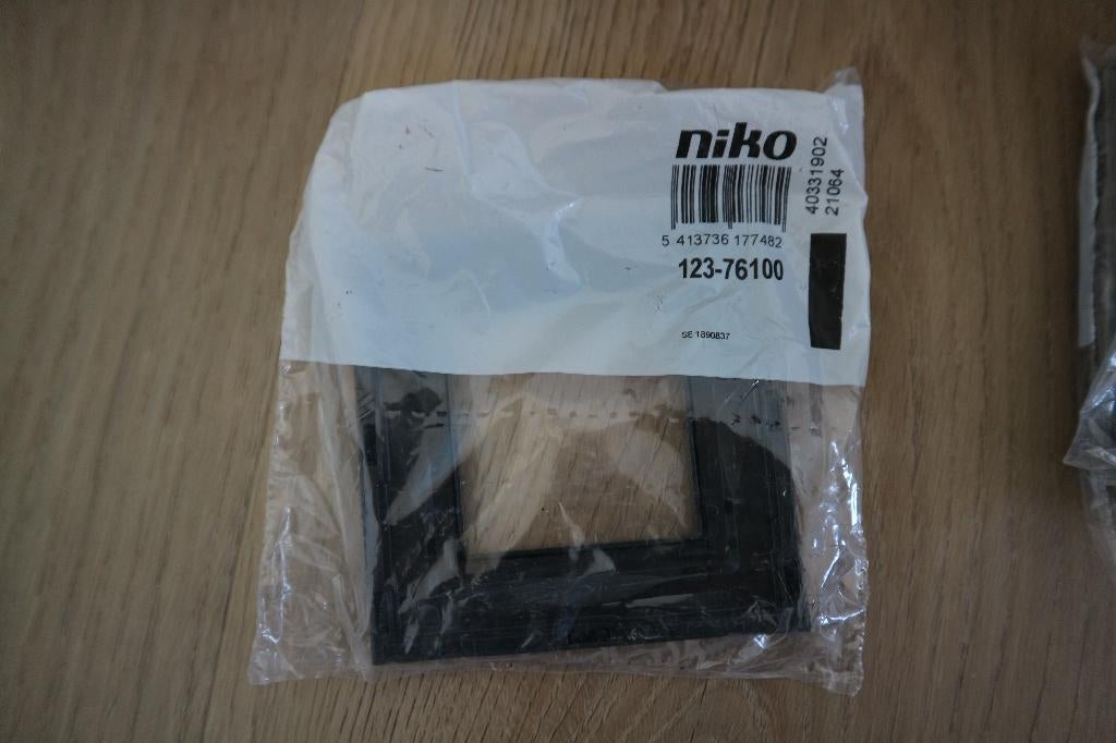 niko intense bronze, Doe-het-zelf en Bouw, Elektriciteit en Kabels, Nieuw, Stopcontact, Ophalen
