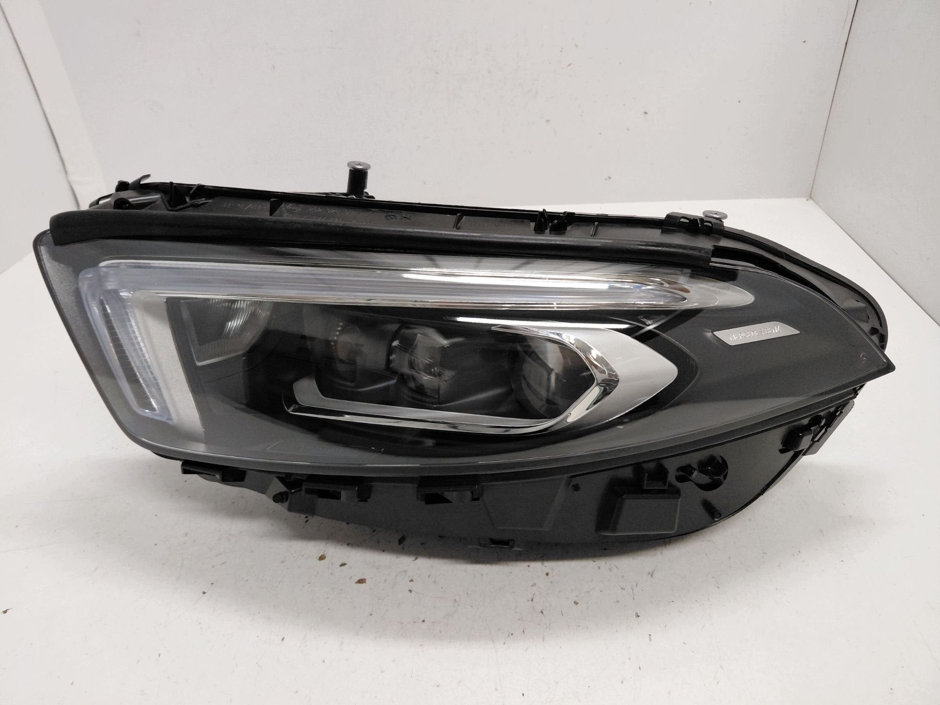 Phare gauche Mercedes Classe A A1779065303, Autos : Pièces & Accessoires, Mercedes-Benz AG, Mercedes-Benz, Utilisé, Mercedesstrasse 120
70372  Stuttgart, DE