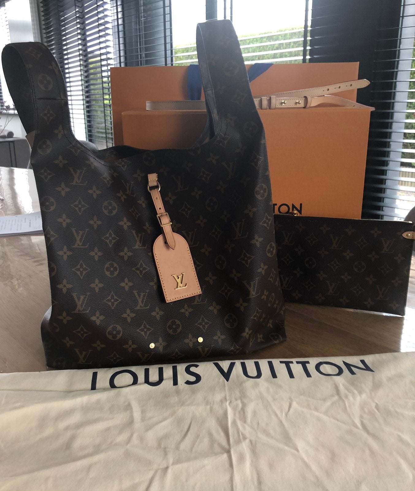 Louis Vuitton Atlantis, Enlèvement ou Envoi, Comme neuf, Brun, Shopper