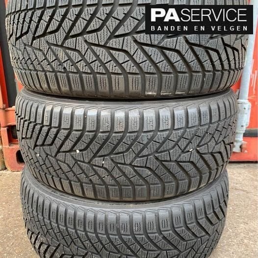 4x Yokohama 215 45 17 winterbanden met 7,5 en 6,5 mm, Autos : Pièces & Accessoires, Pneus et Jantes, -, 17 pouces, Utilisé