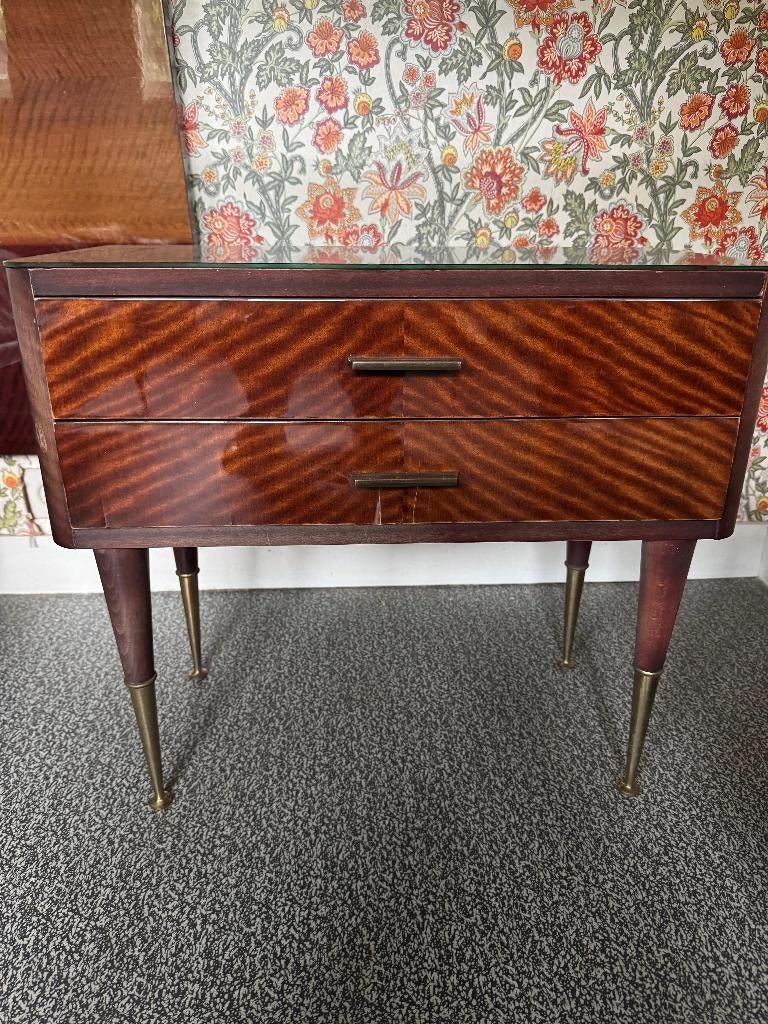 Paar vintage nachtkastjes gevlamd mahoniefineer, Huis en Inrichting, Slaapkamer | Nachtkastjes, Ophalen