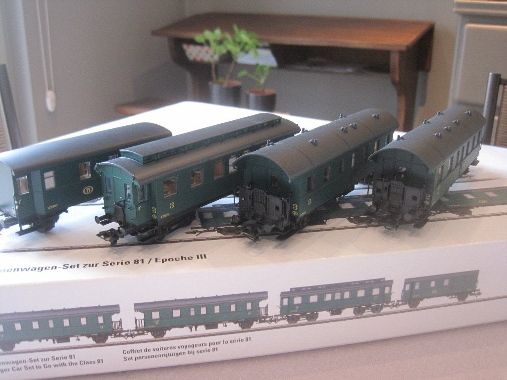 MÄRKLIN 4-DELIGE SET PERSONENRIJTUIGEN NMBS, Hobby & Loisirs créatifs, Trains miniatures | HO, Enlèvement ou Envoi, Courant alternatif