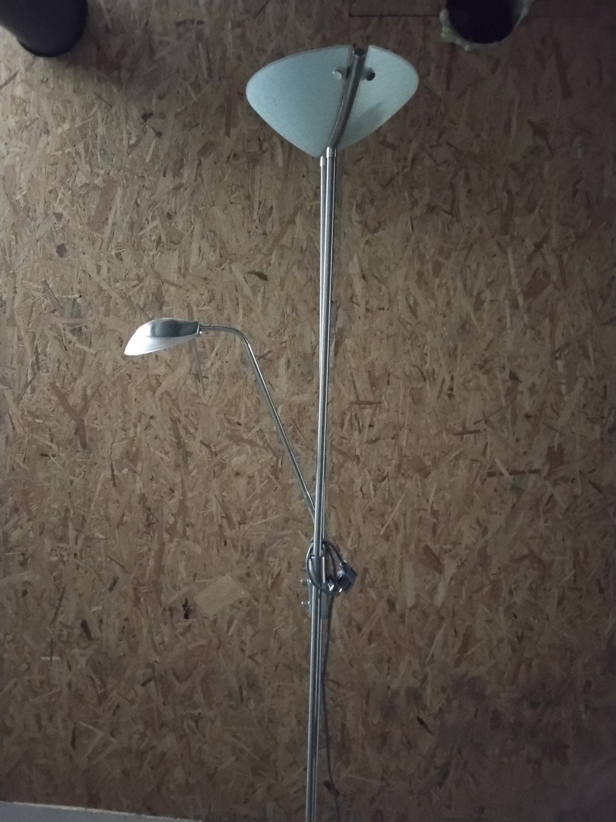 Strakke vloerlamp met leeslamp en dimmers, Ophalen