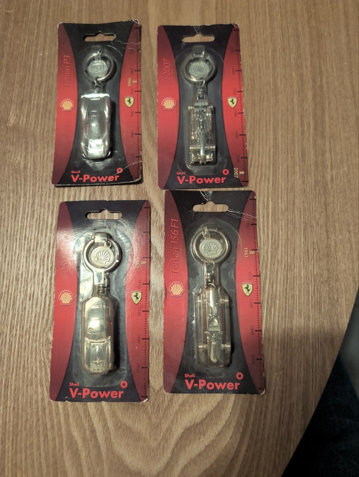 Shell V-Power Ferrari Metal Keychain Set - Collection of 4, Verzamelen, Ophalen of Verzenden, Nieuw