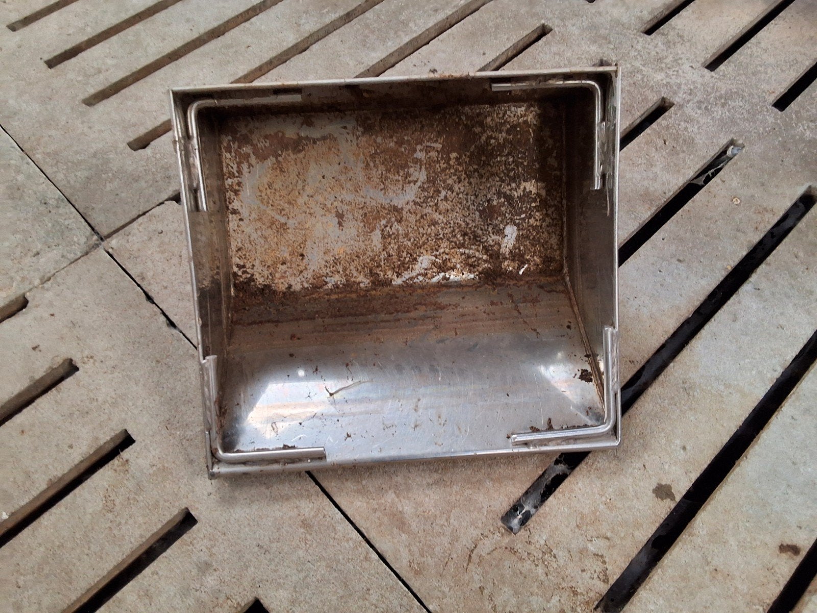 Zeugen materiaal, Ophalen