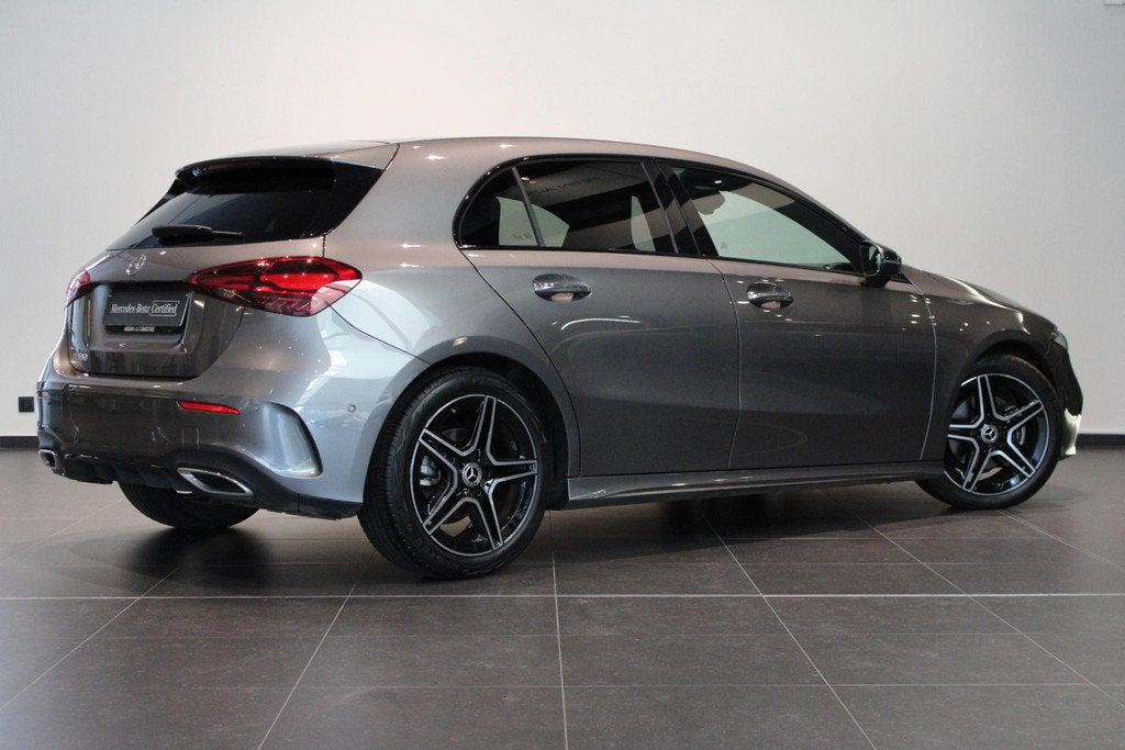 Mercedes-Benz A-Klasse 180 Hatchback AMG Line | Smartphone I, Auto's, Stof, Gebruikt, 4 cilinders, 136 pk
